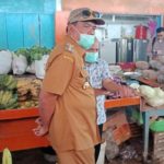 Bupati Jabes Ezar Gaghana memantau langsung ketersediaan pangan di Pasar Towo’e di Kelurahan Soataloara, Tahuna.