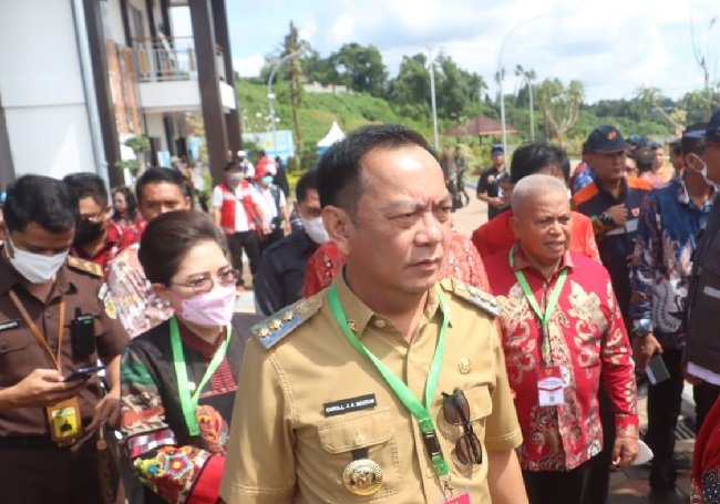 Bersama Kepala Daerah se-Sulut, Wali Kota Caroll Senduk Sambut Kedatangan Presiden Joko Widodo